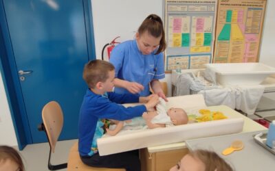 Vrtićarci u posjetu Medicinskoj školi Pula
